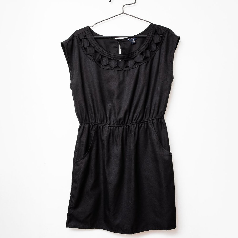 Banana Republic LBD with cutouts and pockets CUTE